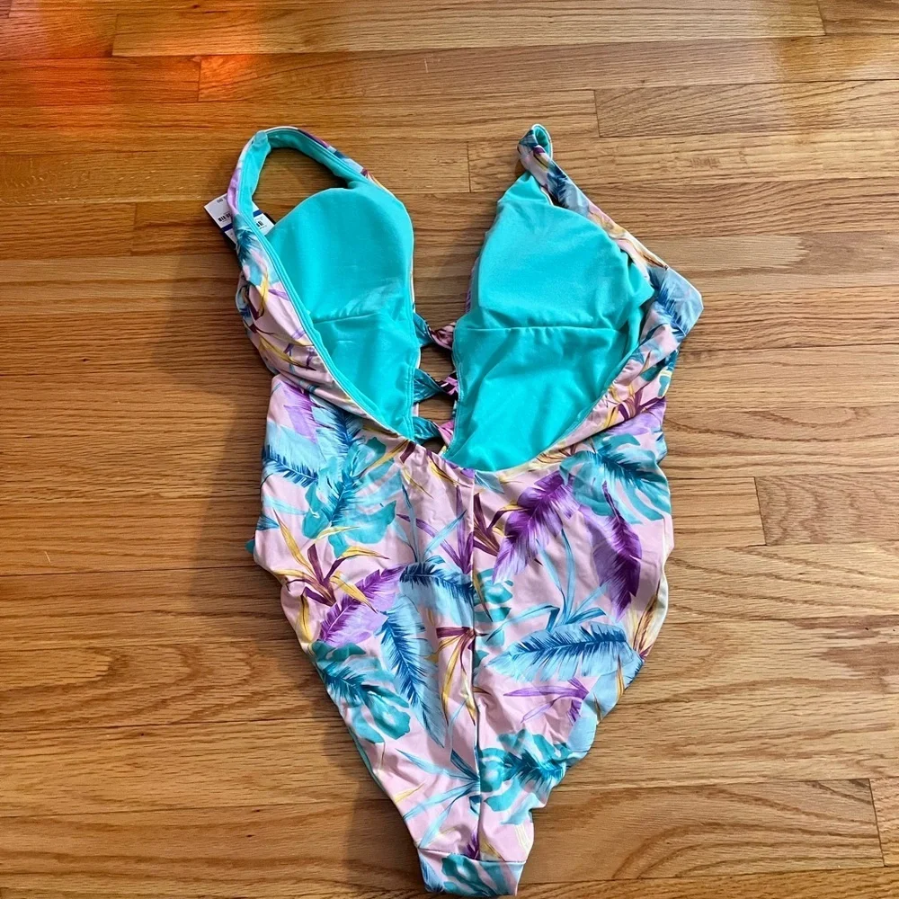 NWT BAR lll Copacabana Printed Twist Front Tie One Piece - Picture 3 of 4